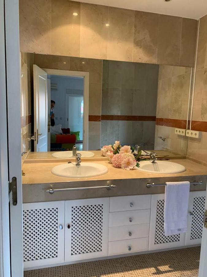 Chalet Con Piscina A 50 M De La Playa . Marbella Ngoại thất bức ảnh